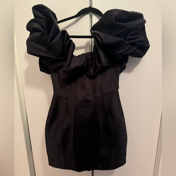 HOUSE OF CB Selena Puff Off The Shoulder Mini Dress - Picture 3 of 5